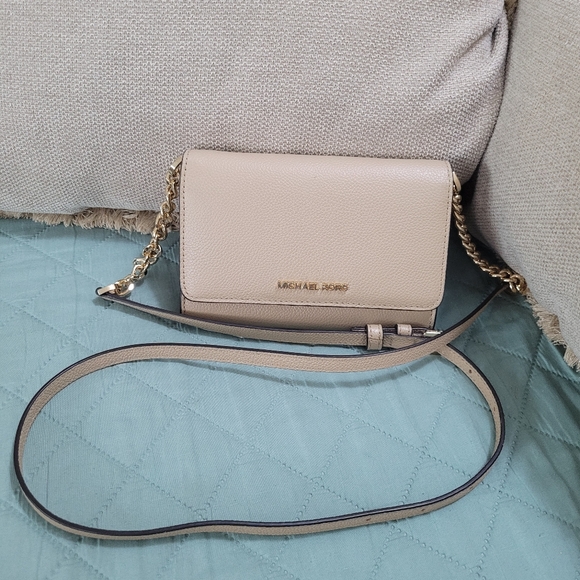 Michael Kors Jet Set Crossbody Bag Beige - Picture 2 of 9